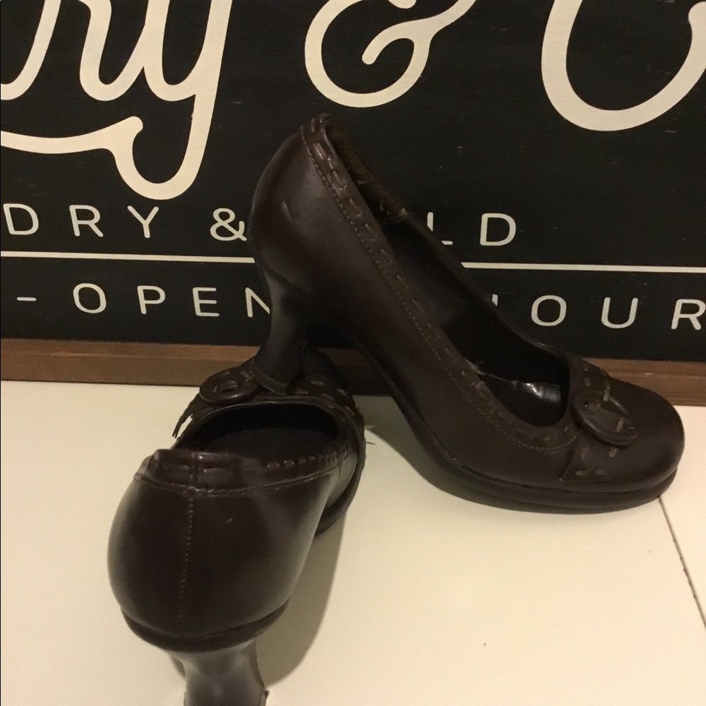 Comfy brown heels